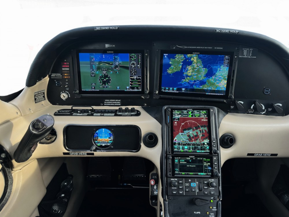 Cirrus SR22 G1000 Panel